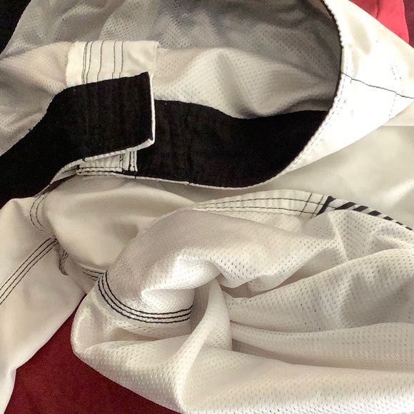 O’NEILL SURF 🏄‍♀️ SHORTS EUC M30 - Picture 5 of 5